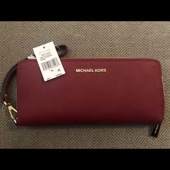 Michael Kors Handbags - BRAND NEW NEVER USED MICHAEL KORS WRISTLET
